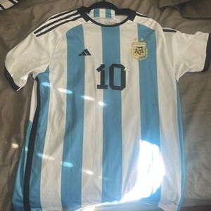 Selling Argentina Messi jersey Size Xl Slim fit barely used looks like new